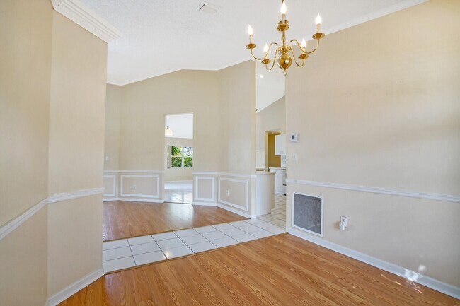 Building Photo - 10567 Paso Fino Dr