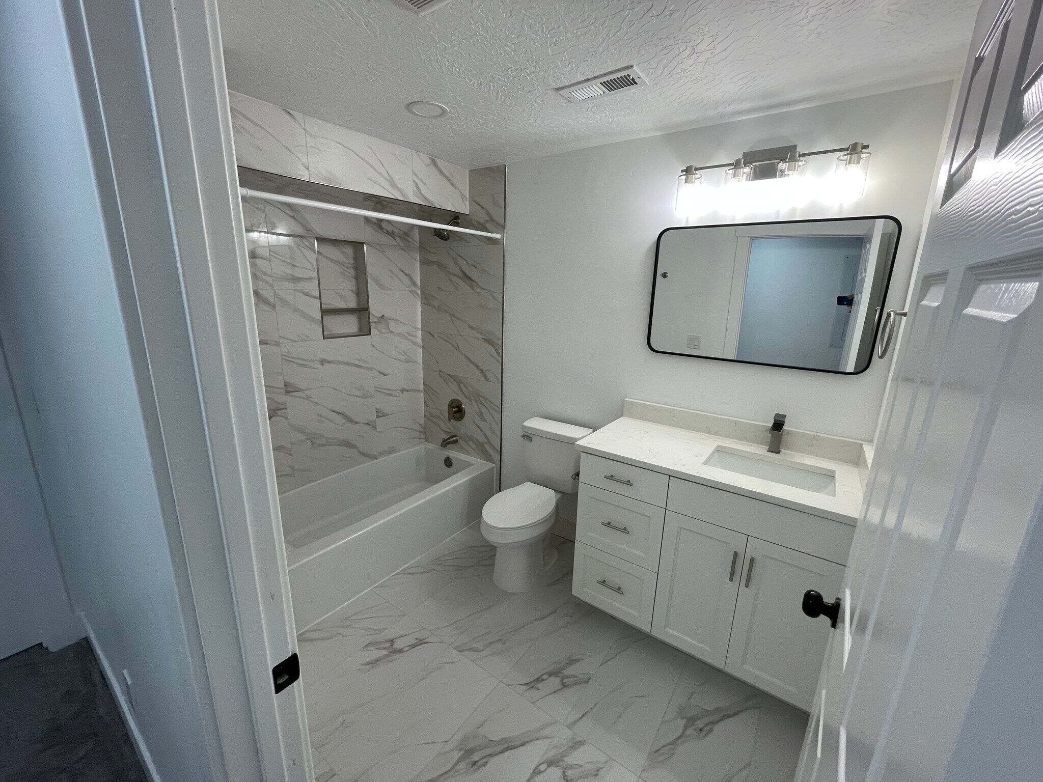 Building Photo - 3331 E 700 S