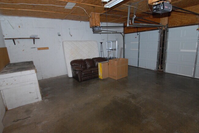Building Photo - 10 Jenny Lind Dr