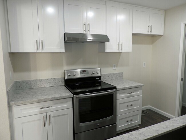 Building Photo - 1109 Tivoli Ln