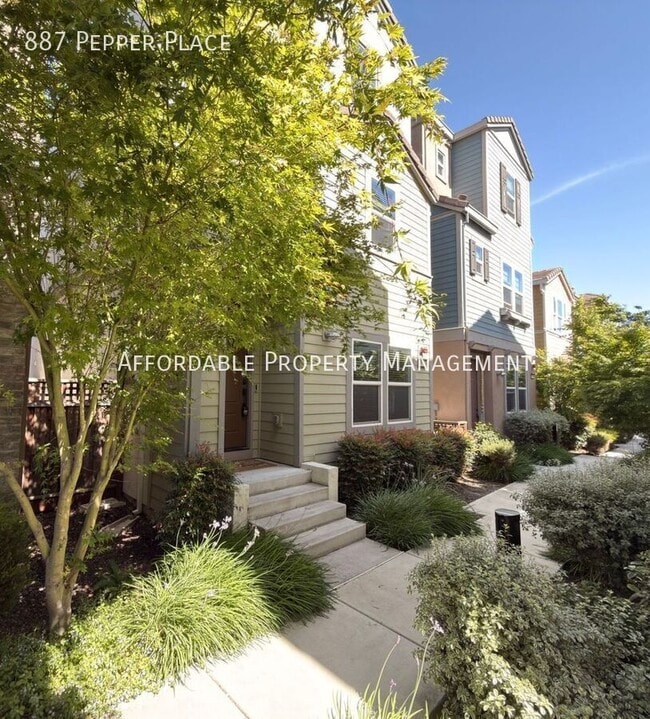 Building Photo - 887 Pepper Pl