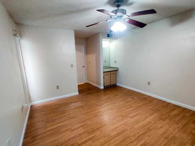 Building Photo - 117 Crown Point Cir