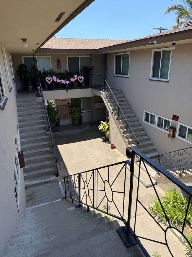 Building Photo - One Bedroom Close to Downtown!