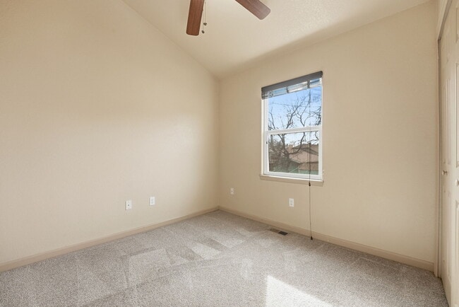 Building Photo - 944 E Moreno Ave