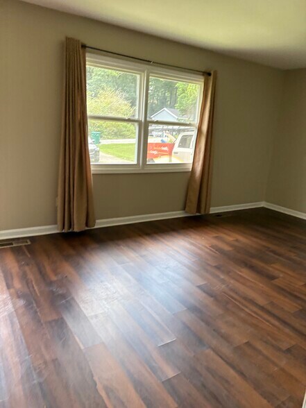 Building Photo - 108 Woodglen Ct