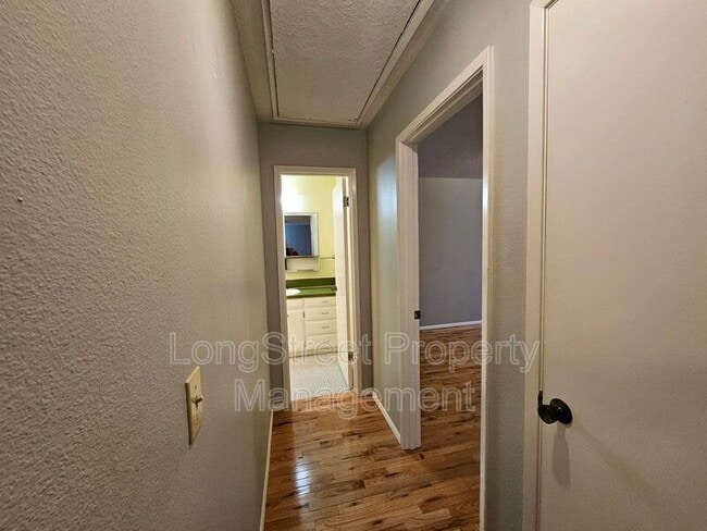 Building Photo - 4618 NE Broadway