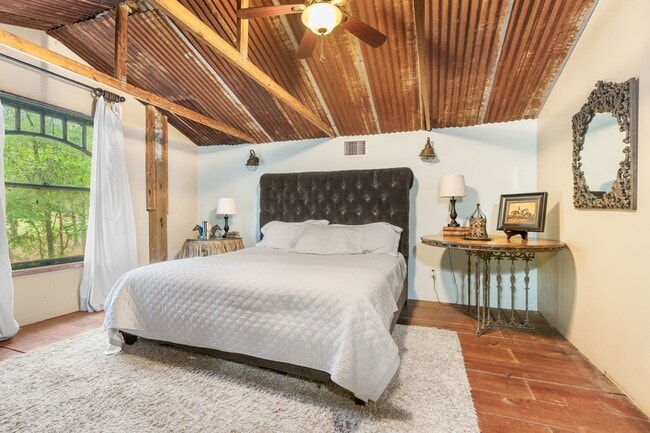 Building Photo - 15058 Lake Paula Dr