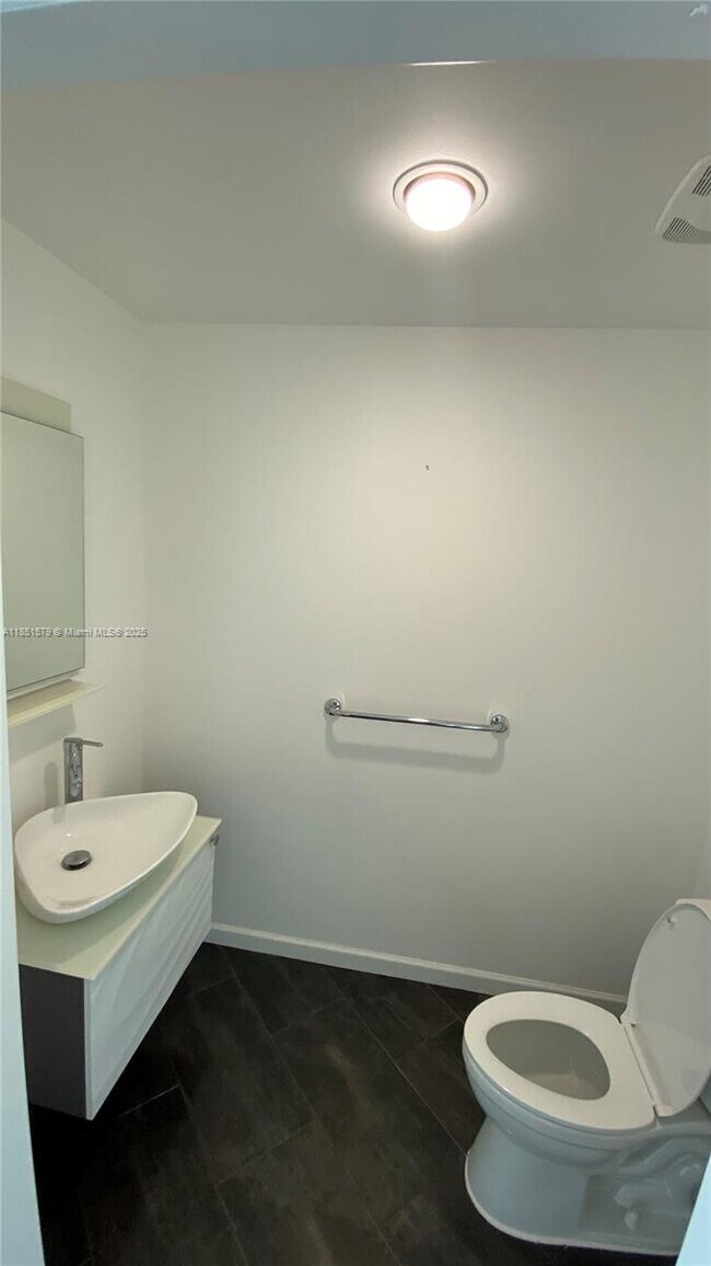 Building Photo - 300 S Biscayne Blvd