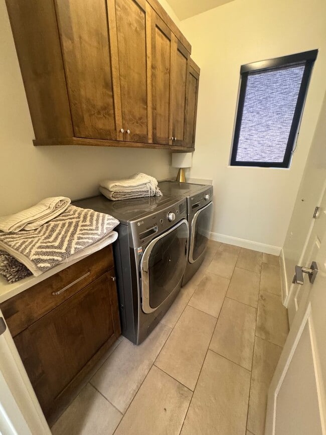 Building Photo - Furnished Entrada Home