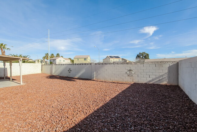 Building Photo - 5008 N Vista Del Rancho Way