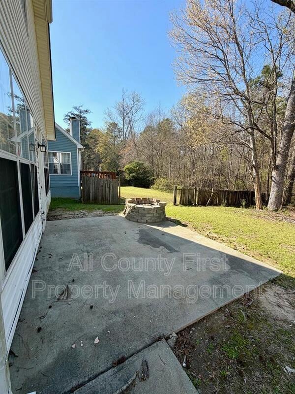 Building Photo - 2215 Lake Royale Dr