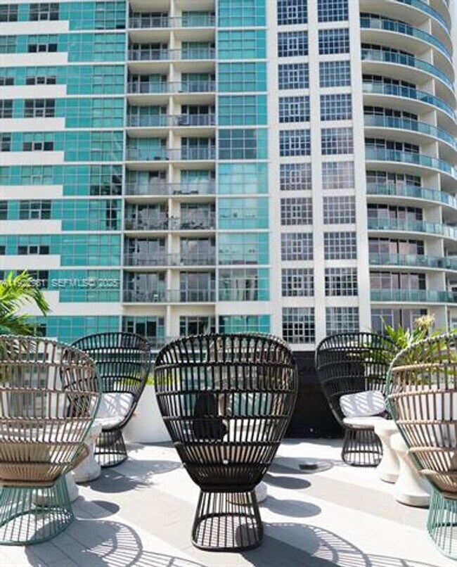 Building Photo - 121 NE 34th St