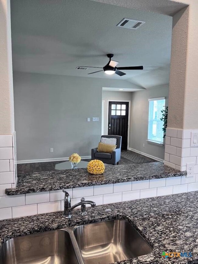 Building Photo - 448 Mallow Dr