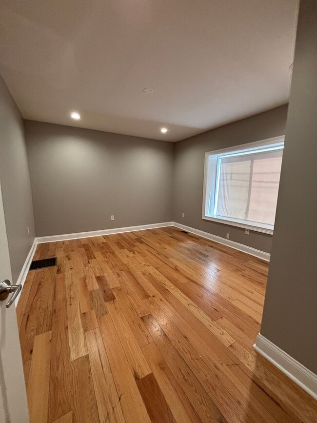 Building Photo - Gorgeous 4 Bedroom house with Three Roof-D...