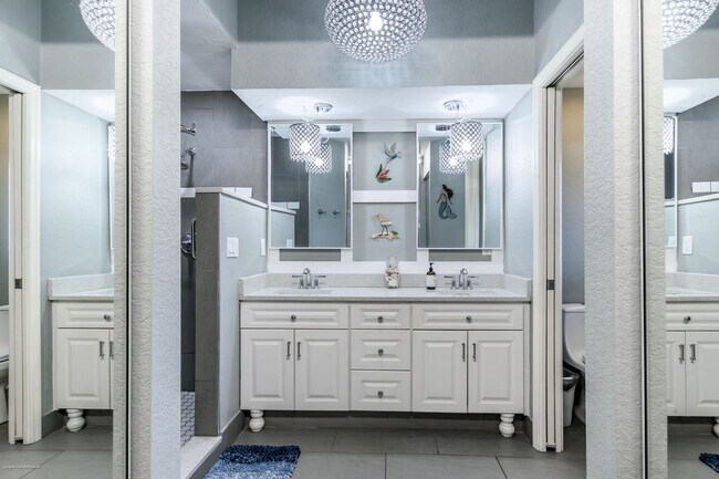 Building Photo - IMMACULATE TURNKEY FURNISHED- NEAR TWIN IS...