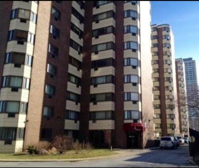 Primary Photo - 7337 S South Shore Dr