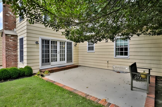 Building Photo - 20 Rosalie Ave