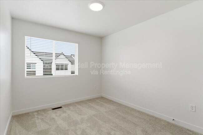 Building Photo - 3672 S 4525 W