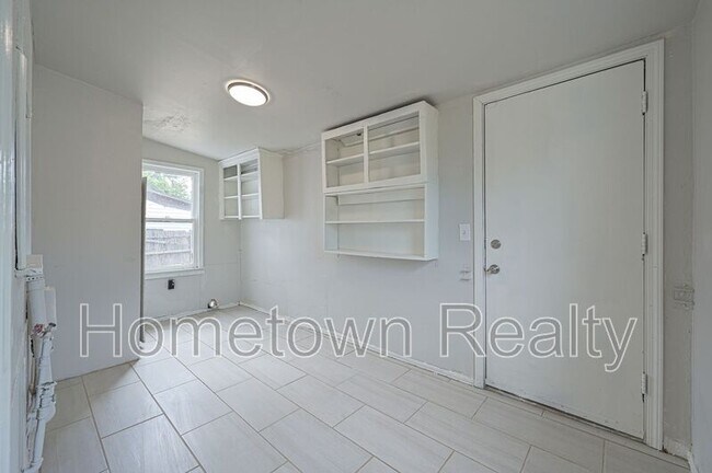 Building Photo - 2805 N Shady Nook Way