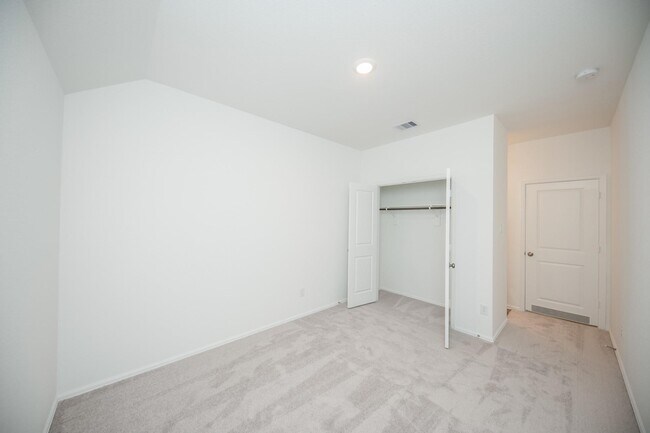 Building Photo - 7406 Bartoncliff Dr