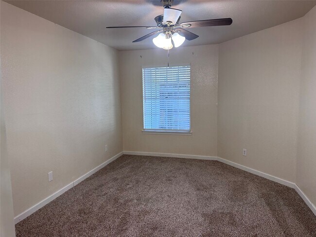 Building Photo - 9700 Leawood Blvd