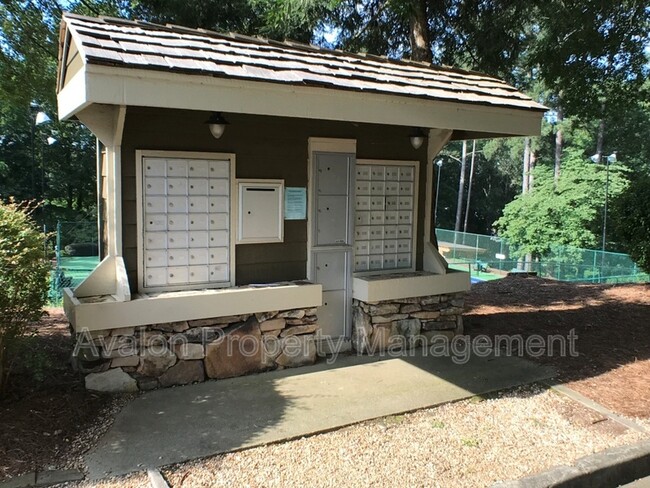 Building Photo - 1104 Riverview Dr