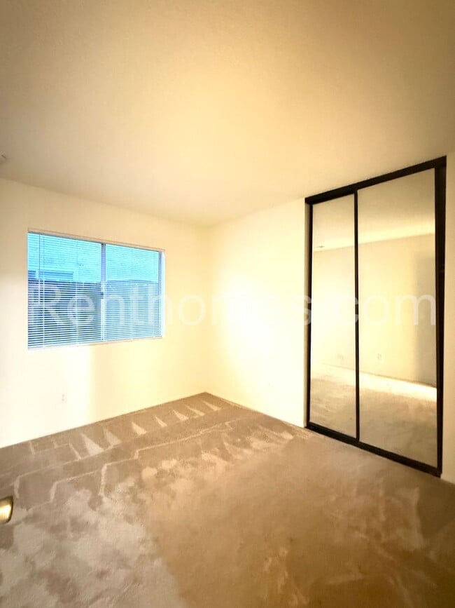 Building Photo - 9937 Dauntless St