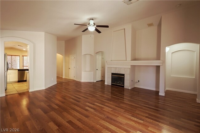 Building Photo - 994 Trackers Glen Ave