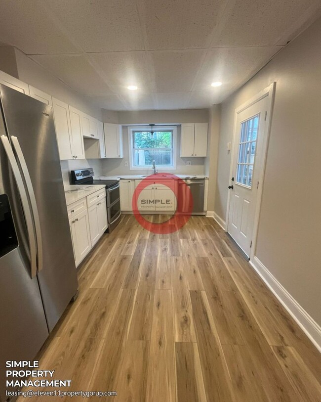 Building Photo - Massive 5 bedroom 1 bath house with fence in yard