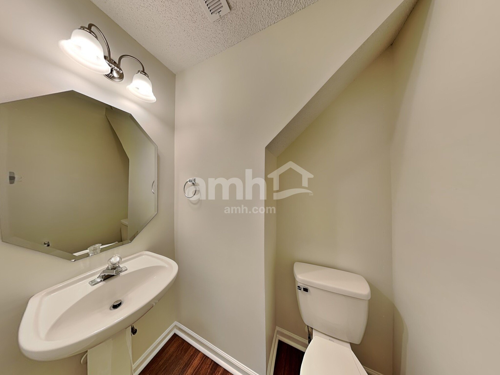 Building Photo - 14301 Blue Grass Dr