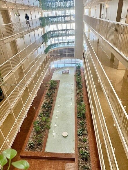 Building Photo - 1717 N Bayshore Dr