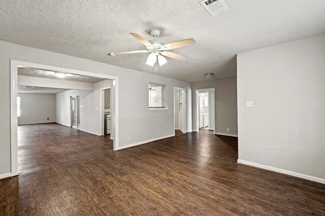 Building Photo - 5511 Shamrock St