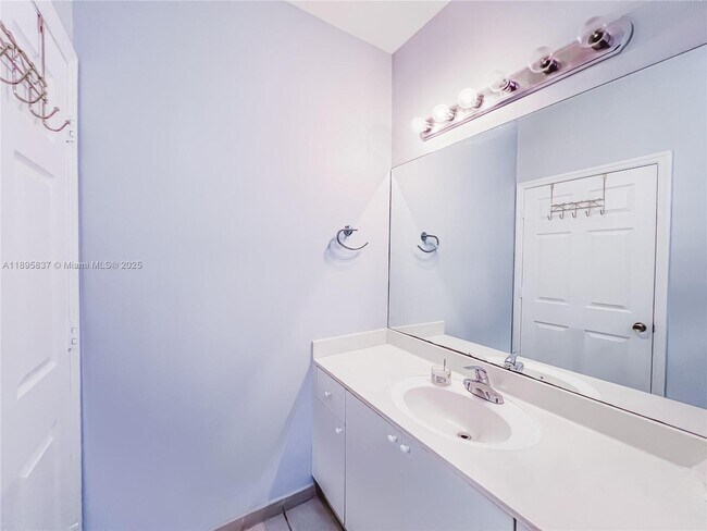 Building Photo - 3353 NE 11th Dr