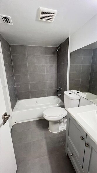 Building Photo - 9811 Westview Dr