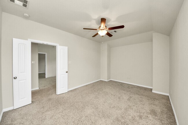 Building Photo - 1437 Northwood Springs Dr