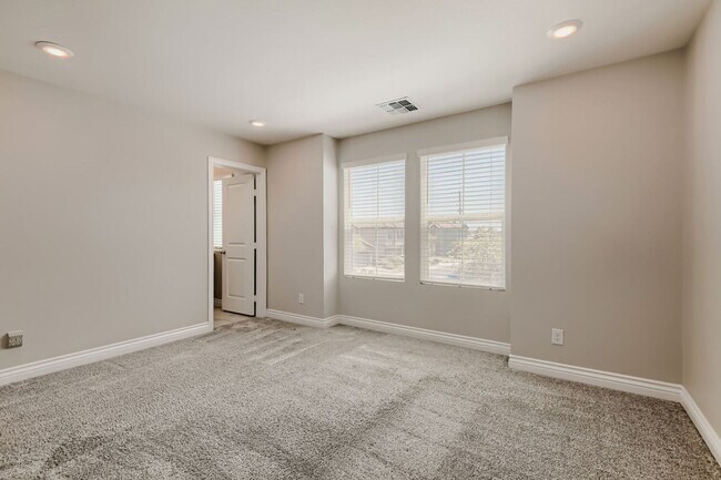 Building Photo - Must see 5 bedroom home with loft