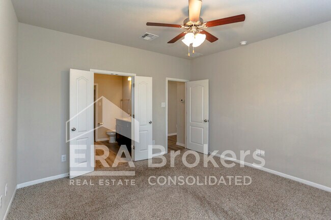 Building Photo - 1236 Grand Oak Trl