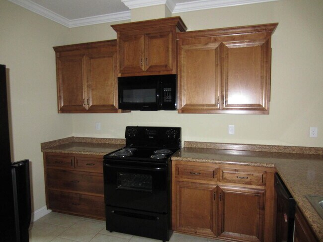 Building Photo - 2Bedroom/2Bath Duplex in North Lowndes