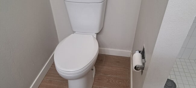 Building Photo - 2806 S Mill Ave