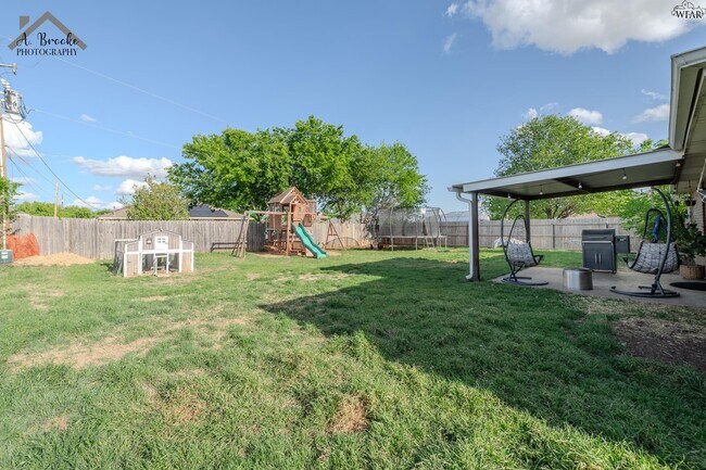 Building Photo - 1505 City View Dr