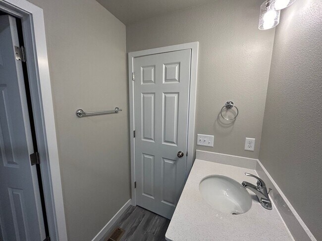 Building Photo - 3828 Scorpio Dr SE