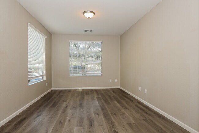 Building Photo - 13429 W Peck Dr