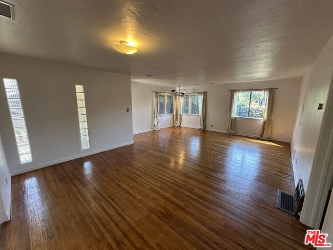 Building Photo - 4001 Chevy Chase Dr