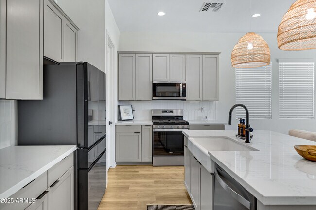 Building Photo - 10051 E Talon Ave