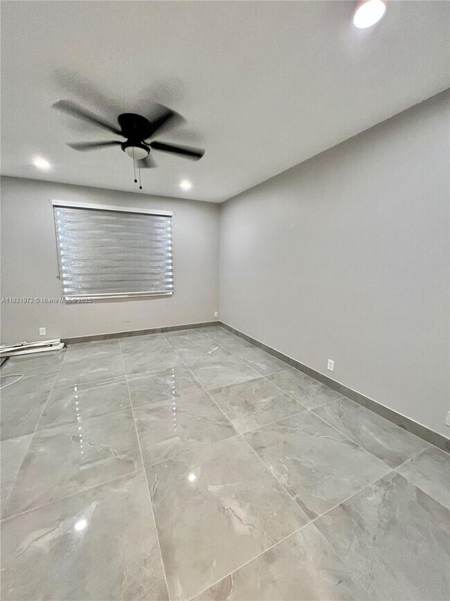 Building Photo - 3810 SW 51st St