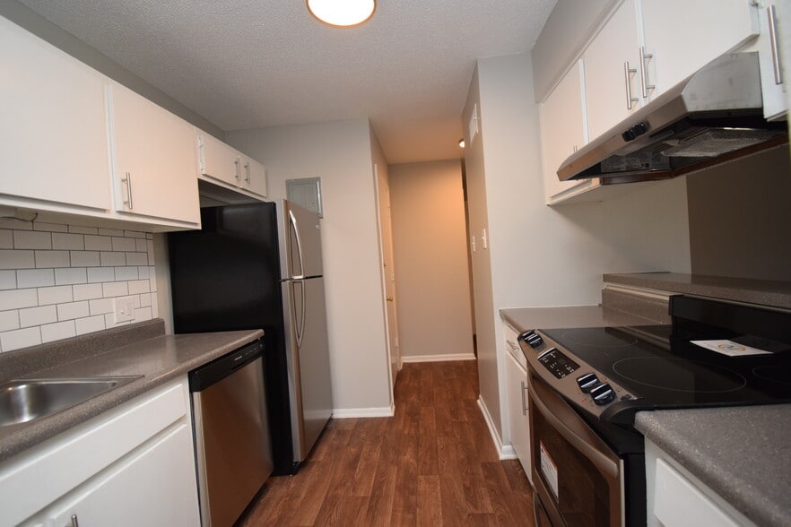 Building Photo - Brookridge Country Club Apartments