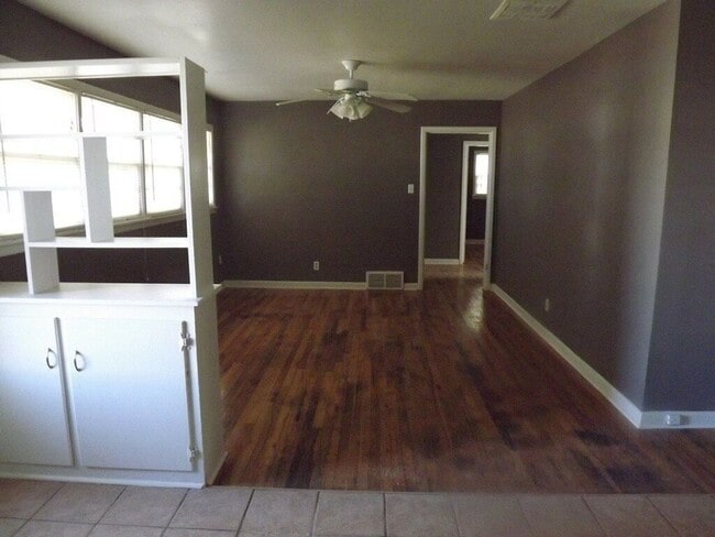 Building Photo - Pre Leasing for Fall 2026!! 4/2 in Medical District!