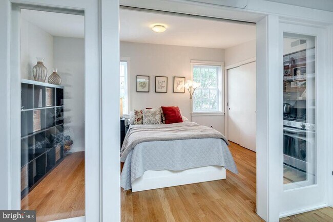 Building Photo - 1320 Pine St