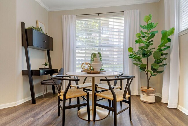 Building Photo - Up to 6 Weeks Off | 1-Bed Near Beltway 8!