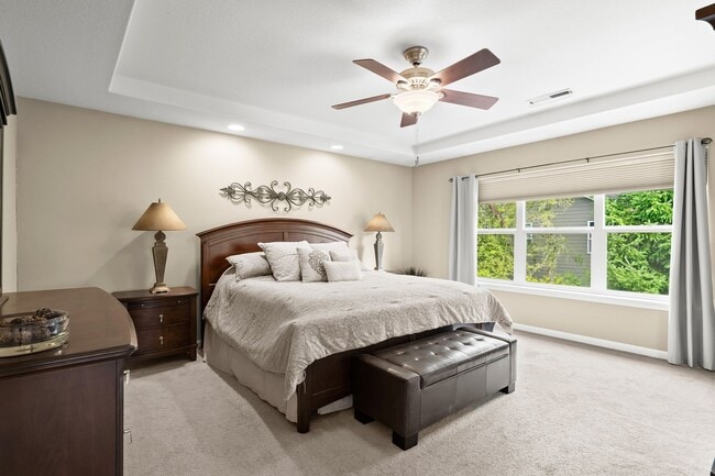 Building Photo - Beautifully Maintained 5 Bedroom Home In H...